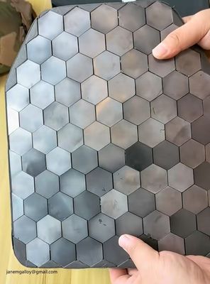 Porcelana Tejas cerámicas de curva única B4C SIC Placa de protección a prueba de balas para tiradores Corte de 5,5 a 7,5 libras proveedor