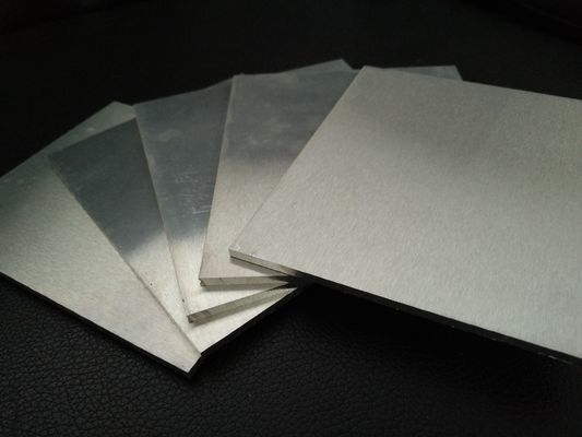 El material utilizado para la fabricación de la aleación es el acero. proveedor